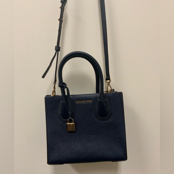 Michael Kors Crossbody - Picture 1 of 11